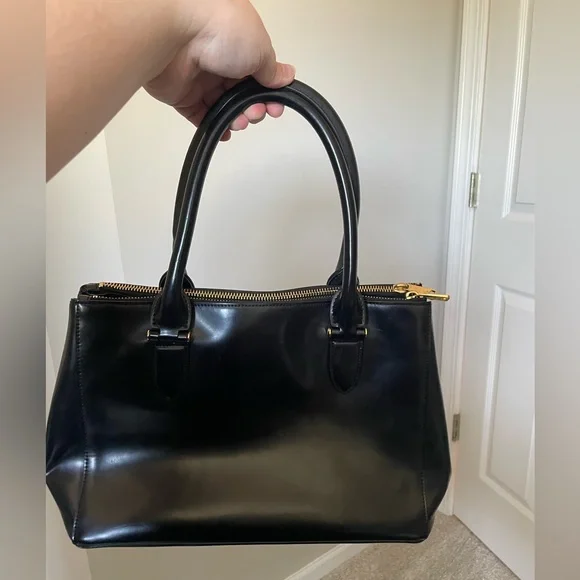 Ralph Lauren black leather and gold accent bag - Picture 2 of 7